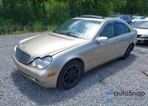 2003 Mercedes-Benz C 240 из США, поврежденный, VIN WDBRF61J43E014165